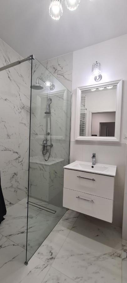 44 - Apartamenty Siedlce - Nowy Apartament W Centrum Przy Ul Czerwonego Krzyza Eksteriør bilde
